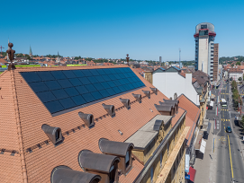 La Chaux-de-Fonds et Le Locle (NE) ont élaboré des solutions faisant partie de leur plan stratégique solaire pour augmenter l’installation de panneaux photovoltaïques sur leurs toits, y compris les édifices classés au patrimoine mondial de l’UNESCO.