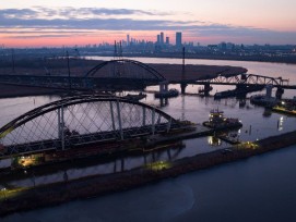 Le pont de remplacement à deux voies augmentera l'efficacité pour les voyageurs.