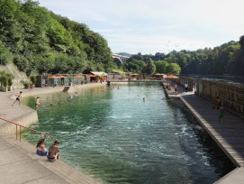 La future piscine à débordement de Lorraine, à Berne, donnera l’impression de se fondre dans l’Aar.