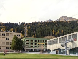 L'agrandissement et la modernisation durable du centre scolaire de Davos Platz ont remporté le prix Architizer 2025 dans la catégorie «Ecoles primaires et secondaires».