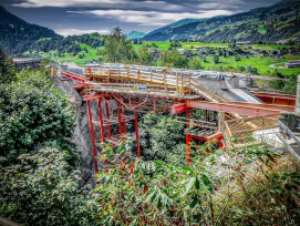 Le service des ponts et chaussées des Grisons inaugure le nouveau pont Punt Val Tersnaus sur la Valserstrasse, d'une portée de 48 m.