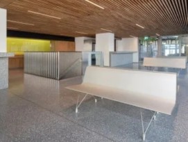 Après 17 mois de travaux, la rénovation du pavillon de la gare routière est achevée. Les voyageurs sont désormais accueillis dans un espace moderne, pensé avec soin jusque dans les moindres détails.