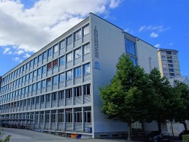 L’exécutif du canton de Fribourg a engagé une rénovation complète du bâtiment en sélectionnant, via un concours d’architecture, le projet jugé le plus adapté.