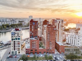 Une nouvelle silhouette urbaine pour Ivry-sur-Seine et ses rives. La finesse des tours, la modulation des hauteurs et la perméabilité des volumes offrent de meilleures vues, multiplient les orientations et enrichissent la diversité typologique des logemen