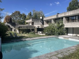 La villa brutaliste Nessim, telle qu’elle apparaît aujourd’hui au bord du Léman.