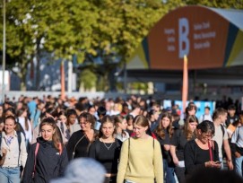 En partenariat avec ses acteurs, SwissSkills organise les championnats des métiers, valorise l’apprentissage et promeut les jeunes talents en Suisse et à l’international. En 2029, l’événement se tiendra pour la première fois à Saint‑Gall, en parallèle des