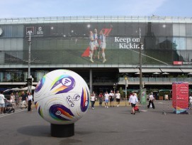 Deux recours ont été déposés contre la construction du nouveau passage reliant la gare de Berne au Hirschengraben (visible sur la photo prise durant l’Euro féminin de football l'été dernier).