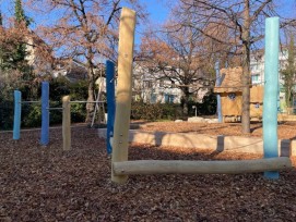 Une place de jeux réaménagée accueille désormais les élèves du Collège de Cour et les enfants du quartier à Lausanne.