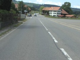 Les travaux revalorisent la traversée du village de Vuippens (FR) en renforçant la sécurité et la mobilité douce.