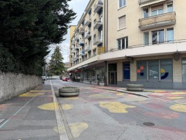 Les travaux consisteront à transformer la rue Jean‑Jacques Rousseau en un espace piéton entièrement réaménagé, avec terrasses, arbres et aménagements favorisant la mobilité douce.