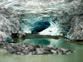 Le lac de Trift s’est formé à la suite de la fonte du glacier du même nom. Il doit désormais être utilisé pour produire de l’électricité.
