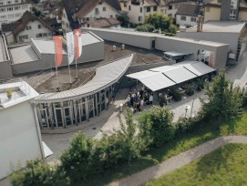 Trente ans après son ouverture, le Mythenforum de Schwyz doit être rénové et agrandi. La grande salle de concert met en évidence que la rénovation seule n’était pas une option viable.
