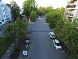 Un marquage au sol coloré renforce la sécurité des enfants dans la zone de rencontre de la Sallaz.