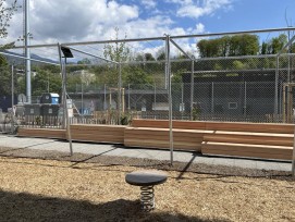 Le préau du collège des Crosets se dote d’une pergola et de nouveaux gradins.