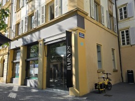 Neuchâtel lance un appel à projets pour créer les Échoppes du Coq‑d’Inde, un espace commercial mutualisé destiné à accueillir temporairement de petites structures souhaitant se lancer sans assumer seules les risques d’un bail classique.
