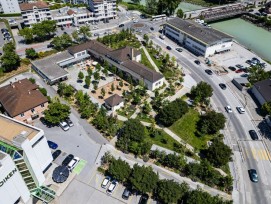 Le parc des Anciens Abattoirs à Sion se distingue pour la qualité de ses aménagements paysagers.