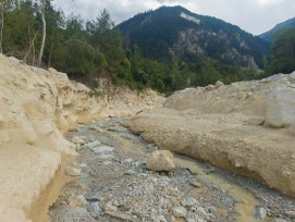 L’Illgraben à l’état normal laisse deviner avec quelle puissance les laves torrentielles peuvent dévaler la vallée.