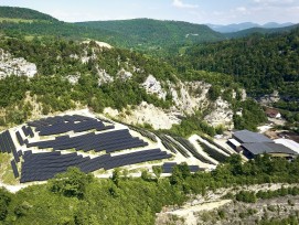 Transformation du site «Hinterm Chestel»: l’ancienne décharge accueille désormais l’installation solaire d’IWB.