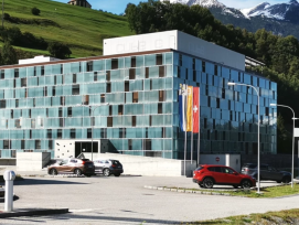 L'ancien hôtel Cube de Savognin devrait rouvrir ses portes en décembre en tant qu'auberge de jeunesse.