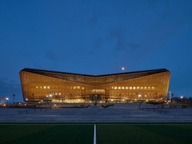 Le complexe sportif vu d’en haut, situé à Cheonan en Corée du Sud, mettant en évidence l’organisation des espaces et la géométrie du site.