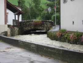 L’épisode de crue de la Scheulte de 2007 à Mervelier (JU)  illustre l’importance d’un monitoring hydrométrique performant dans le Val Terbi.