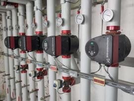 Un spécialiste mandaté par la Ville intervient sur les paramètres de régulation pour améliorer l’efficacité énergétique du bâtiment.
