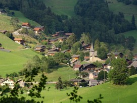 Rossinière: un bijou patrimonial au cœur des Alpes vaudoises.