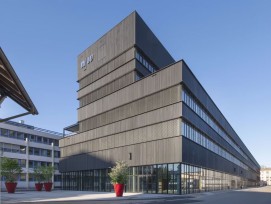 Le nouveau campus de la Haute école spécialisée du nord-ouest de la Suisse, situé sur le site du Dreispitz, offre un aménagement intérieur modulable.