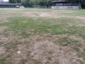 L’été caniculaire a fortement fragilisé les terrains de football morgiens, et la pelouse de gala du Parc des Sports reste pour l’heure impraticable.
