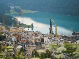 Travaux à une hauteur vertigineuse: en juillet dernier, une girouette a été installée au sommet de l’église réformée du village de Saint-Moritz.