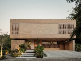 A Villa de Alvarez, cette résidence en béton apparent dialogue avec la lumière et le paysage.