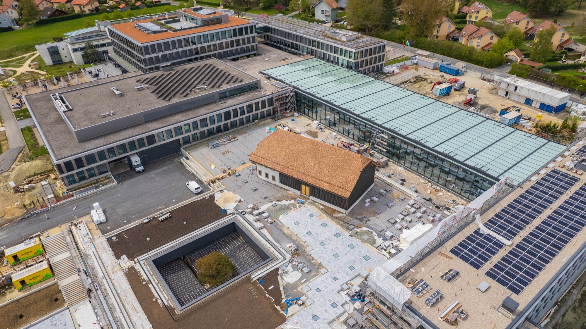 L’EHL Hospitality Business School inaugure son nouveau campus au Châlet-à-Gobet /Lausanne - ferme et verrière