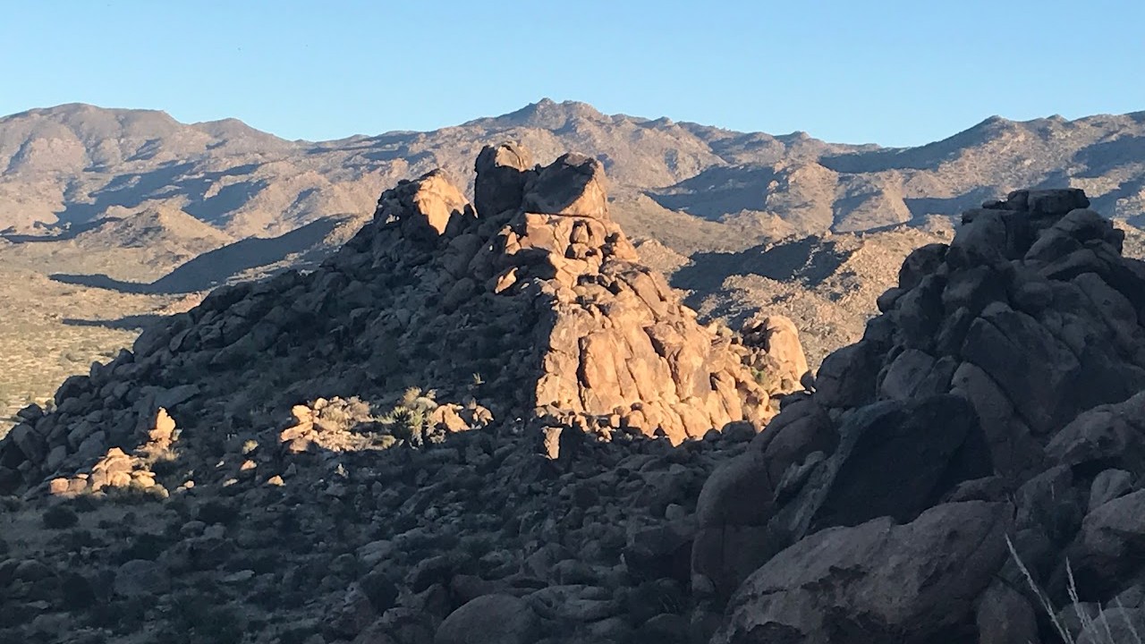 Le désert californien à 1 km de l'entrée de Joshua Tree en Californie abritera la maison luxueuse.