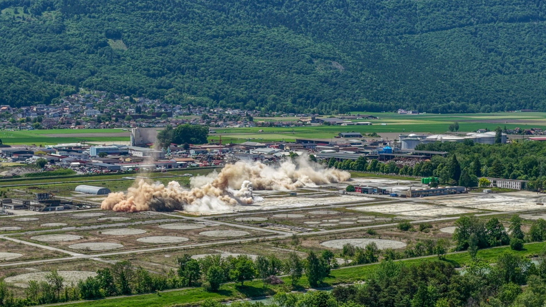 Explosion cheminees Tamoil4